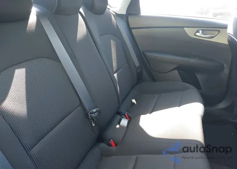 2021 Kia Forte Lxs z USA, uszkodzony, nr VIN 3KPF24AD6ME388037